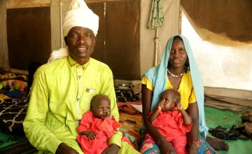 Aziza, Mahamat and their two daughters in Goz Beida Hospital