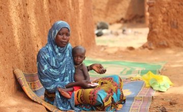 17-year-old Zarah with her son Youssouf who is currently suffering from severe malnutrition. Photo: Jennifer Nolan/Concern Worldwide.