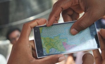Apps are used within the community resilience programme to help beneficiaries log issues, prepare for adverse weather conditions and keep up-to-date with early warning messages in Khulna, Bangladesh Photo: Hee Young Park /Concern Worldwide, December 2016.
