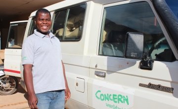 Peter Nyirenda, a driver on Concern’s RELIEF project stands beside a van loaded with fertiliser at the Concern office in in Mchinji, Malawi. Peter will spend the day distributing fertiliser to farmers throughout the district. Photo by Aoife O’Grady/Concern Worldwide.