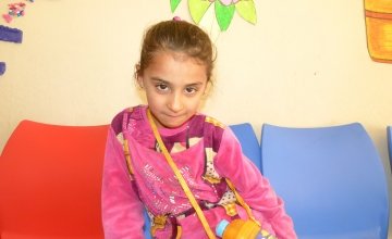 Hamada*, a refugee from Syria, is learning Turkish at Concern’s education support centre in the southeast Turkey. The three-month learning session will prepare her for entering a Turkish school. Photo: Aoife O’Grady/Concern Worldwide.      