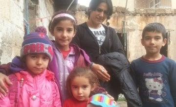 Souad and her four children outside their rented accommodation. Souad’s three school-aged children missed three years of schooling in Turkey, before accessing a Concern-supported government school. Photo: Concern Worldwide. 