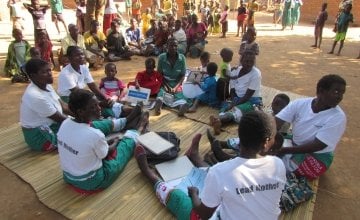 Lead mothers provide guidance to members within Concern Worldwide’s care groups in Malawi. Photo: Concern Worldwide.
