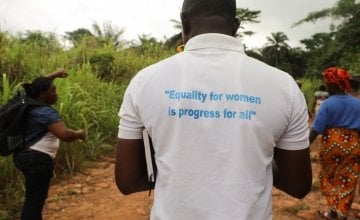 A programme staff member in Sierra Leone promoting gender equality. Photo: Jennifer Nolan / Concern Worldwide.
