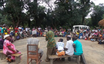 HIV and AIDS sensitisation drama in Tonkolili District, Sierra Leone, 2013. Photo: Abdul Wilson / Concern Worldwide.