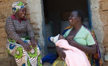 Kisa Ngiumba (33), Care Volunteer, with Aida Jugo (43), breastfeeding mother in Tanzania. Photo: Martha Maguire.