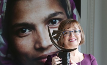 Microsoft Ireland Managing Director Cathriona Hallahan with her award. Photo: Leon Farrell / Photocall Ireland