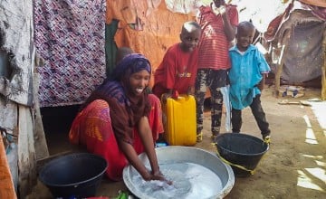 Maryam and her family washing clothes in a camp for IDPs in Somalia. Photo: Ifrah Abdi Hussein / Concern Worldwide.