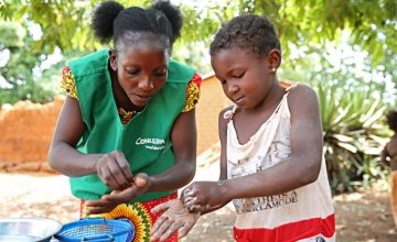 Concern Health Promoter, Princia Irebanda, teaches good hygiene practice to children in the village of Boyali in the Central African Republic. Photo: Kieran McConville