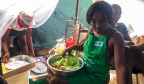 A food demonstration in Cité Soleil, Port-au-Prince