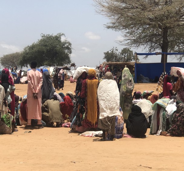 Sudanese refugees at a transit camp in Adré, Chad, waiting for a World Food Programme food distribution. (Photo: Leo Roozendaal/Concern Worldwide)