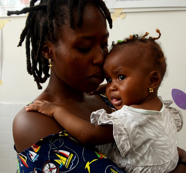 Susan Njeri* (28) visits the Kayole Soweto health centre with her daughter Hawi* (11 months). 