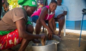 A food demonstration in Cité Soleil, Port-au-Prince, Haiti. Photo: Jon Hozier-Byrne/Concern Worldwide