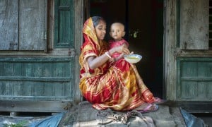 Mitali Mondal is feeding nutritious food to her eighteen months old daughter, Mahi. Every month mothers of the Haldi Bunia community get together once, arrange nutritious meals for their small kids, and feed them together. This session helped mothers to teach each other nutritious meals for their growing children. Several mothers get together and support with the cooking steps. The mother group receives ingredients from the Collective Responsibility, Action, and Accountability for Improved Nutrition (CRAAIN