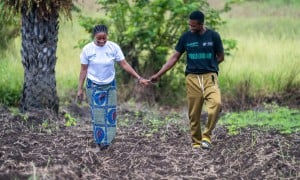 Isha Turay (23) is a mother of two boys aged 7 and 5. She shared how the Yoti Yoti programme has helped her move from struggling with casual farm work to building a more stable future. Photo: Eugene Ikua/Concern Worldwide