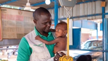 Concern&#039;s Early-Child Development Officer Mahamadou Boubakar helps healthcare staff at the Concern-supported intensive nutritional recovery centre (CRENI) at Tahoua Hospital carry out an initial assessment of 13-month-old Nana-Aicha who is severely malnourished. (Photo: Darren Vaughan/Concern Worldwide)