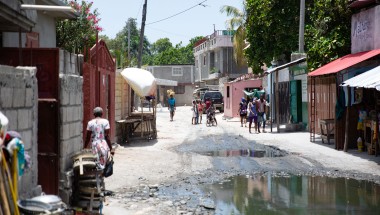 A street scene in Cité Soleil, Port-au-Prince, Haiti. (Photo: Kieran McConville/Concern Worldwide)