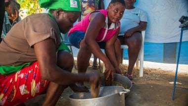 A food demonstration in Cité Soleil, Port-au-Prince, Haiti. Photo: Jon Hozier-Byrne/Concern Worldwide