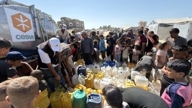 Over 100,000 people have received water through Concern’s interventions with it partner in Gaza,  CESVI. They are trucking water to Deir al Balah, Gaza City and Khan Younis areas. Photo: CESVI