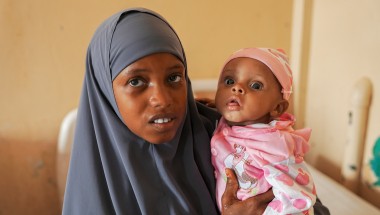 Nuurto* (24) has four children, three girls and one boy Ali* (5 months). Ali* became seriously ill when he was only a few months old. Nuurto* brought him to hospital and discovered he was malnourished. Ali* received treatment and Nuurto* also received cash assistance. Photo: Adnan Mohamed/Concern Worldwide