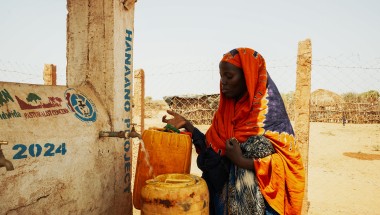 Binta Feriahmed (35) mother of eight, lives in Dollo Bay Wordea, Afder Zone in the Somali Region Ethiopia. She joined the Hanaano programme and is now (among other things) able to collect clean water closer to home. Photo: Adnan Ahmed/Concern Worldwide