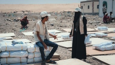 Concern team distribute shelter materials to people affected by the sandstorm that struck Yemen's Al Anad IDP Camp. Photo: Ammar Khalaf/Concern Worldwide