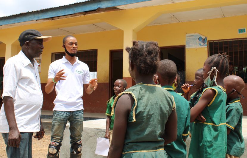 SLM facilitators speaking to children in Tonkolili.