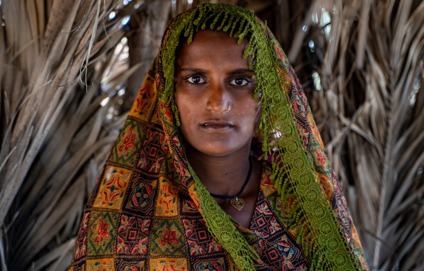 Shatro (26) standing inside her shelter in the village of Waghreji, MirpurKhas. Photo: Arif Shad/Ingenious Captures/Concern Worldwide