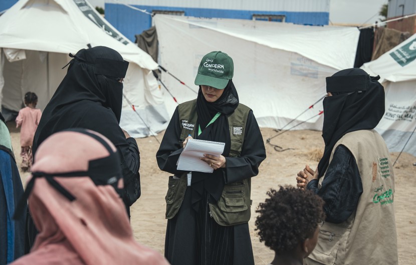 Yemen team in IDP camp