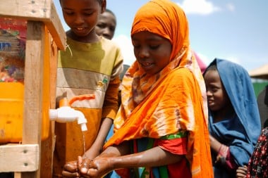 Mothers and children collect water and wash their hands 