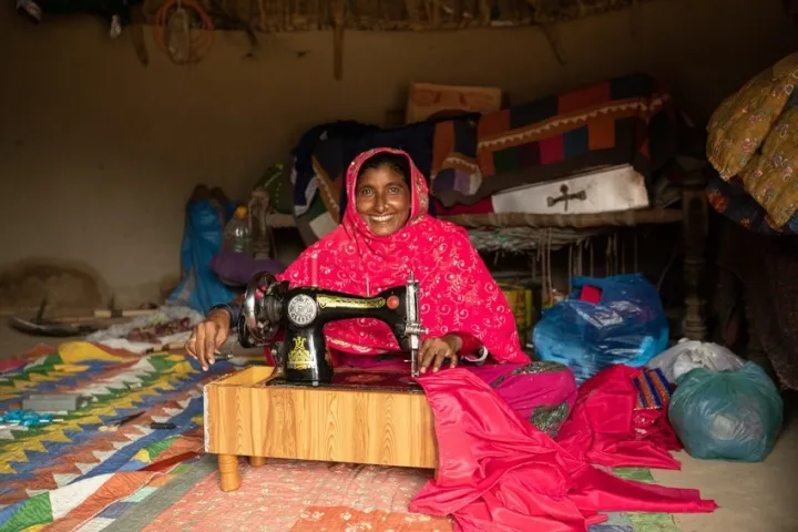 Suheed with her sewing machine in Pakistan. Photo: Khaula Jamil /Concern Worldwide Suheed with her sewing machine in Pakistan. Photo: Khaula Jamil /Concern Worldwide
