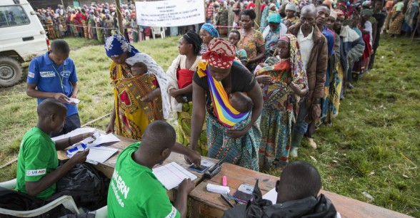A Concern distribution of tarpaulins to displaced families in Katale, Masisi, DRC. Photo: Kieran McConville / Concern Worldwide.