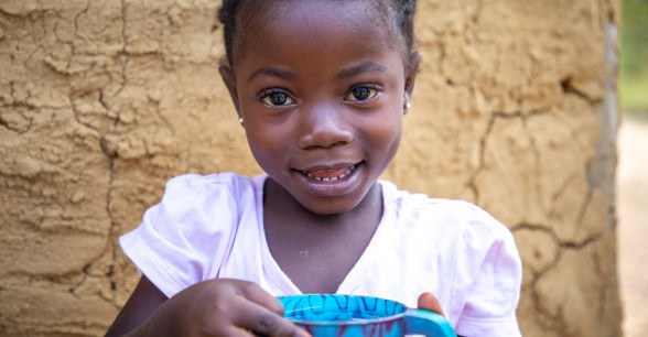 Tina (5) of Toe Town, holding a cup of water. Photo: Gavin Douglas/Concern Worldwide.