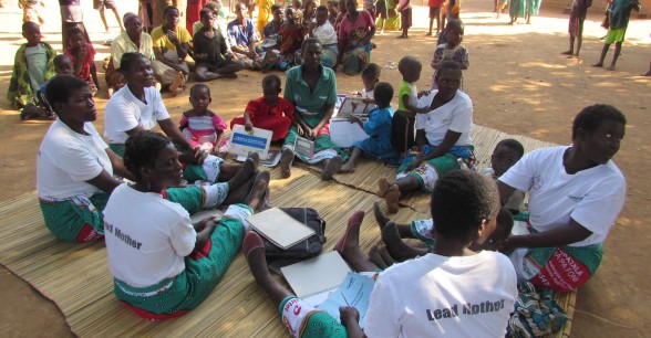 Lead mothers provide guidance to members within Concern Worldwide’s care groups in Malawi. Photo: Concern Worldwide.