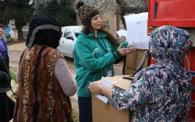 Concern staff member Amani Sahmarani distributes emergency supplies in Lebanon. Photo: Concern Worldwide.
