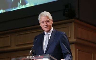 Bill Clinton addressing Concern's 'Resurge 2018' conference in Dublin Castle, September 2018. Photo: Photocall Ireland / Concern Worldwide.