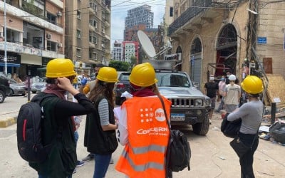 Concern staff and volunteers helping with the distribution of UNHCR's shelter kits for vulnerable communities affected by the Beirut blast. Photo: Jana Nashar / Concern Worldwide.
