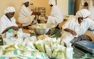 Production of enriched flour. Photo: Ollivier Girard / Concern Worldwide