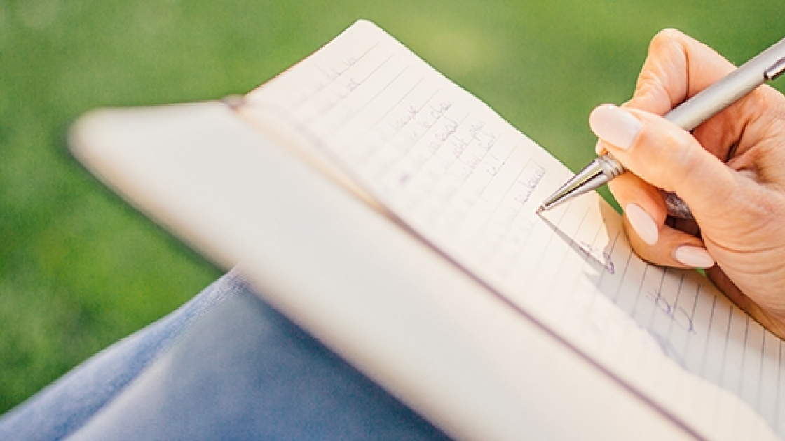 Woman making notes. Photo: Unspalsh.