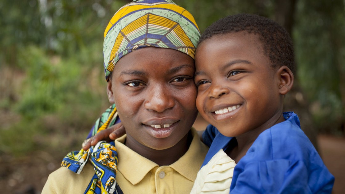 Clotilde Ndayisenga (25) with her daughter Ines Nihorimbere (5)