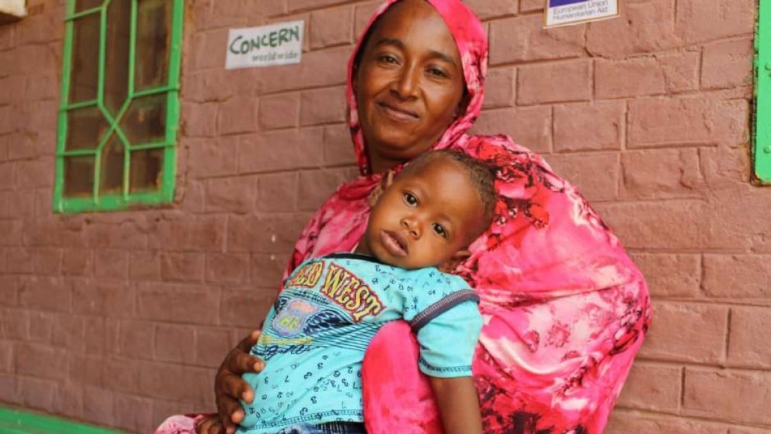 Abda came with her son to Muglad hospital to participate in an awareness training on infant and young child feeding. These trainings allow mothers to learn about how to prevent malnutrition.