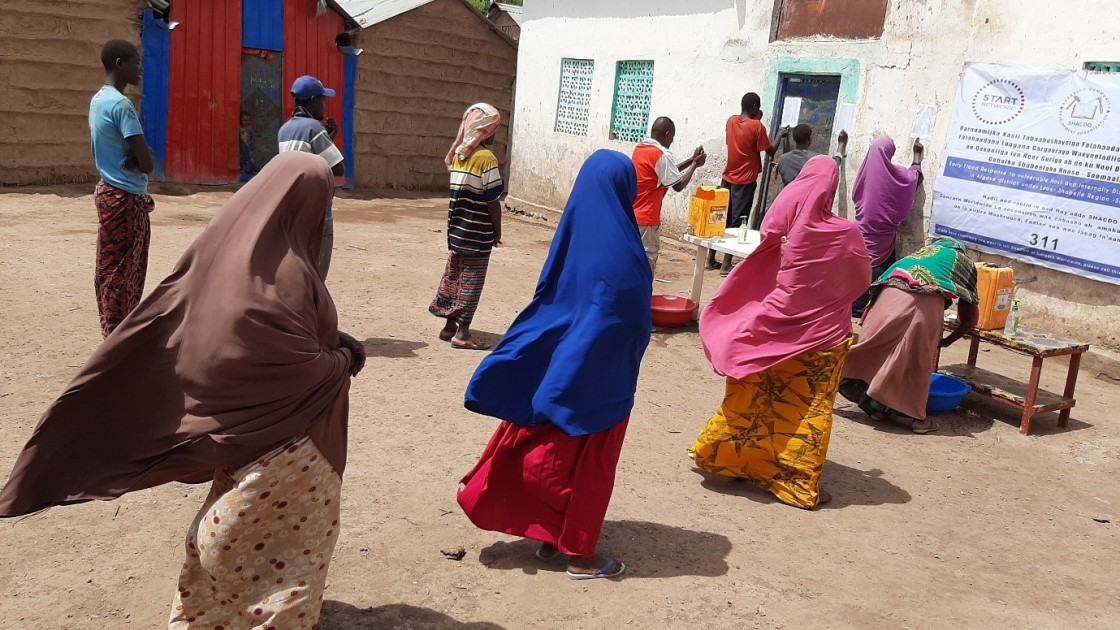 Cash transfer recipients in Somalia register their information.