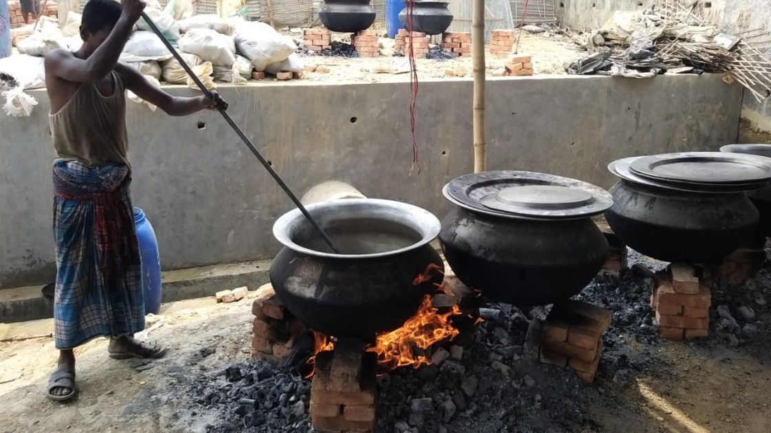 Food preparation for distribution in Cox's Bazaar