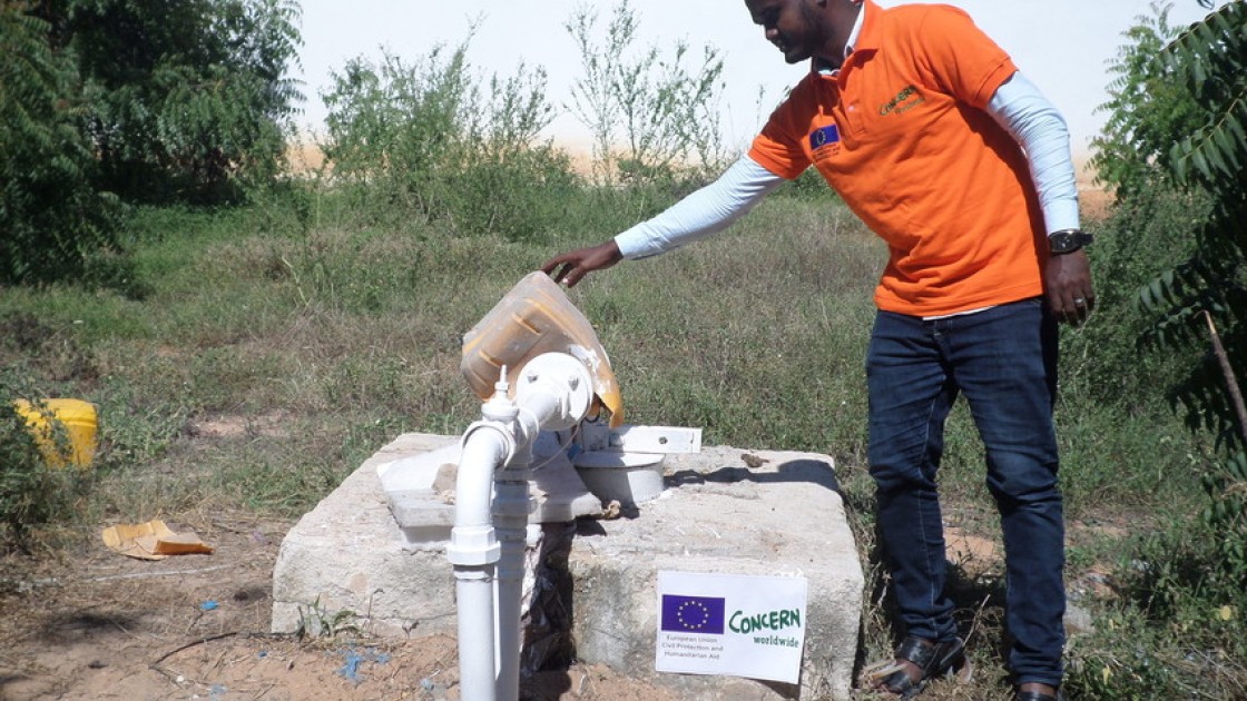 Concern staff member, Feysal Mohamud visits the borehole in Banadir Hospital In Mogadishu to see the yeild of water. Photo: Abdi Fatah/ Concern Worldwide.