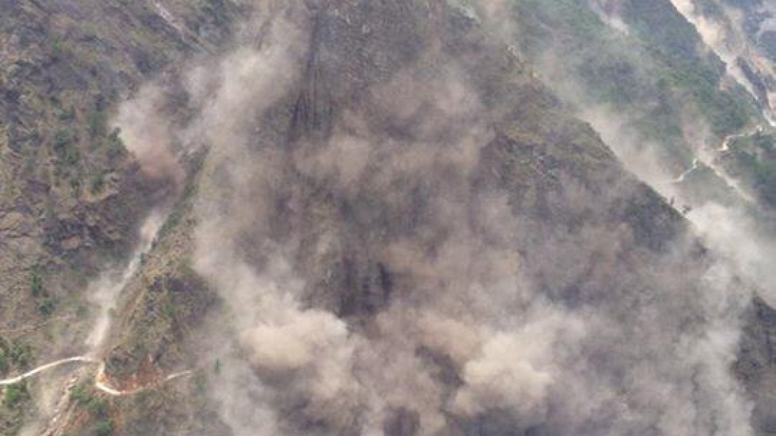 Dust flies during a second earthquake in Nepal as seen from a helicopter heading towards the Everest region. Credit: @DoctorsForNepal