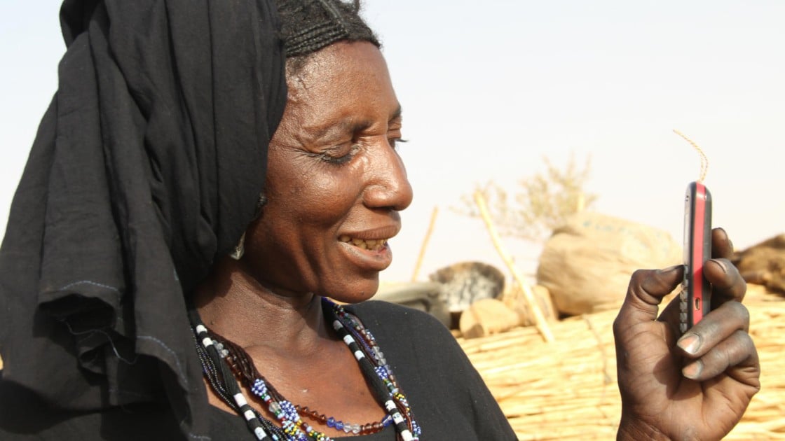 Gaichatou uses her mobile phone as part of the Concern cash transfer program in Niger. Photo taken by Tagaza Djibo/Concern Worldwide.