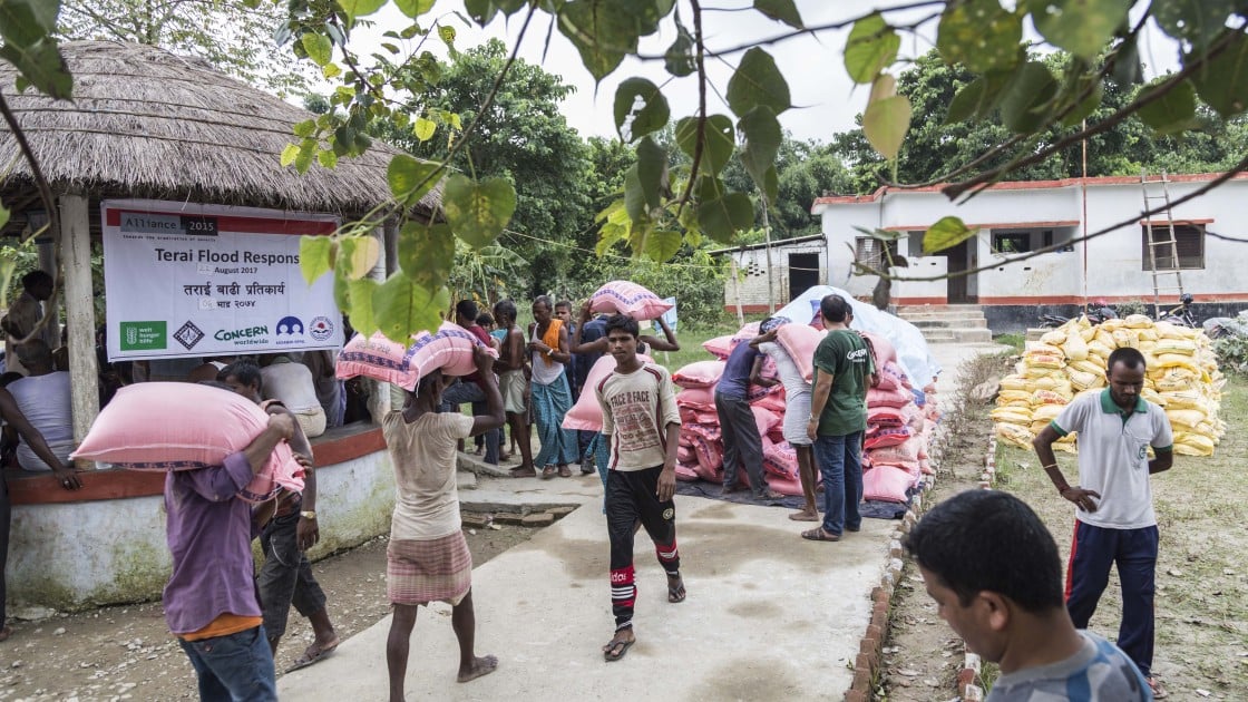 A food distribution for people affected by flooding in Rautahat, Nepal. Photo by: Daniel Coyle / People in Need.