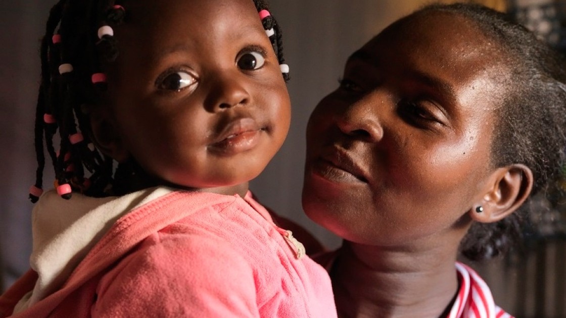 Scholastica Mbinya and her baby daughter Francisca, Kenya. Photo By Peter Caton / Concern Worldwide.