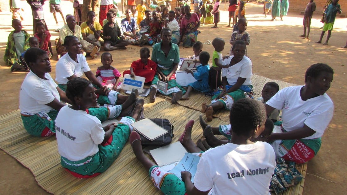 Lead mothers provide guidance to members within Concern Worldwide’s care groups in Malawi. Photo: Concern Worldwide.