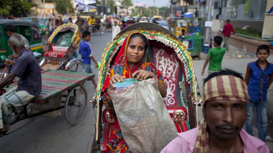 Nazma returns from selling food at local offices in Dhaka, Bangladesh. Photo: Abbie Trayler-Smith / Concern Worldwide.